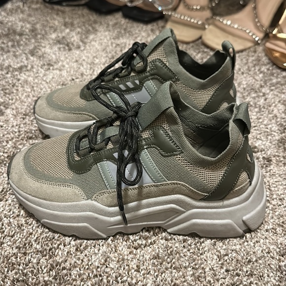 Stylish H&M sneakers. Green sneakers - Picture 2 of 3